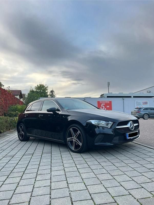 Gebraucht Mercedes A180 Progressive 116 PS (85 kW) 2019 Schwarz Kleinwagen