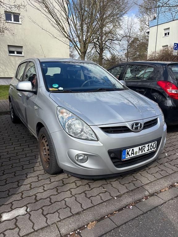 Gebraucht Hyundai i20 101 PS (74 kW) 2009 Silber Kleinwagen