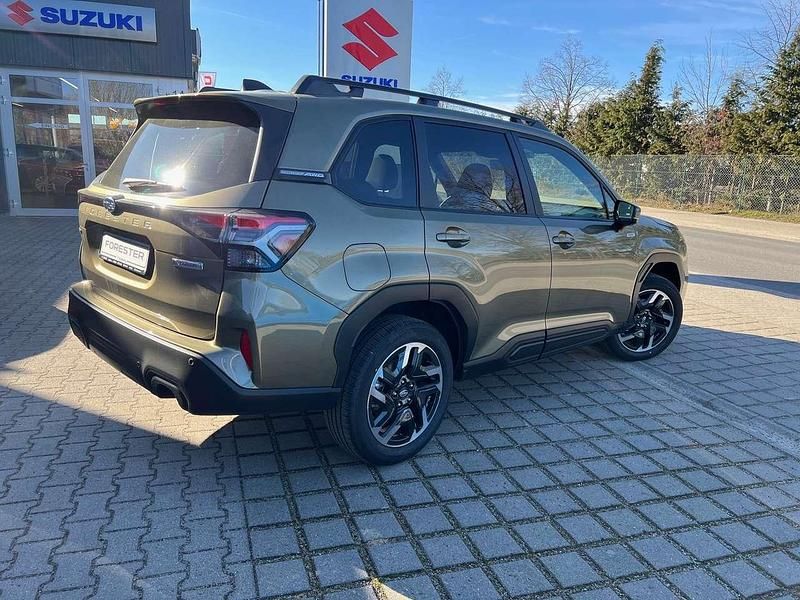 Neu Subaru Forester Active 136 PS (100 kW) 2026 Autumn green SUV