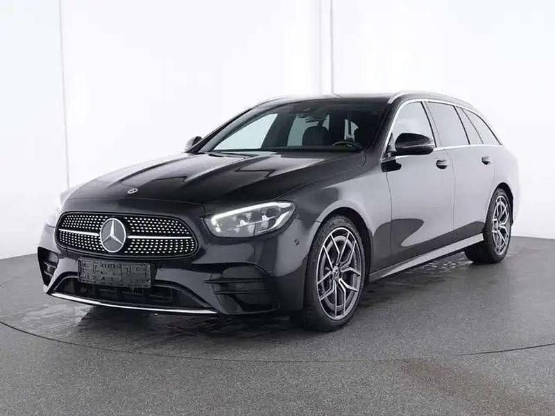 Schwarz Gebraucht 2023 Mercedes E220 AMG Kombi | 44.444 € (Teuer) - Bild 1/4