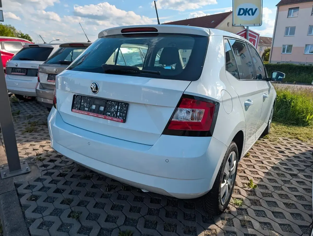 Gebraucht Skoda Fabia Ambition 75 PS (55 kW) 2015 Weiß Kleinwagen