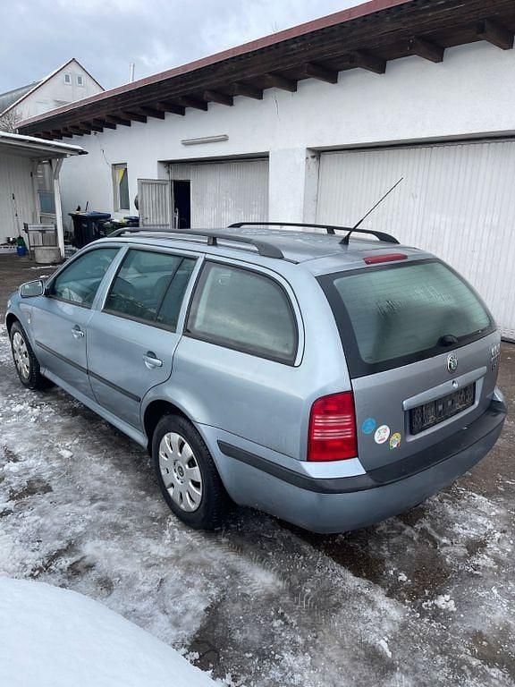 Blau Gebraucht 2003 Skoda Octavia Selection Kombi | 1.550 € (Guter Preis) - Bild 1/4