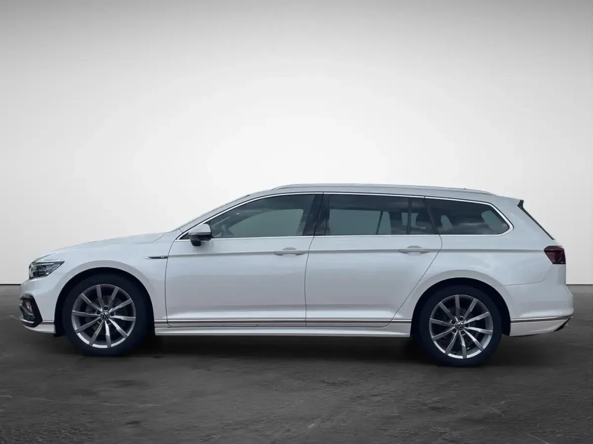 Gebraucht VW Passat R-line 200 PS (147 kW) 2022 Schwarz (grenadillschwarz metallic) Kombi
