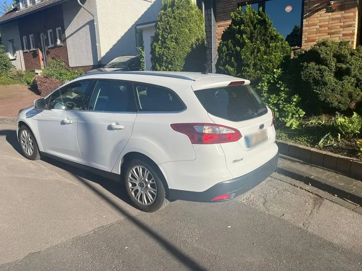 Usado Ford Focus Ambiente 129 HP (94 kW) 2012 Branco Carrinha
