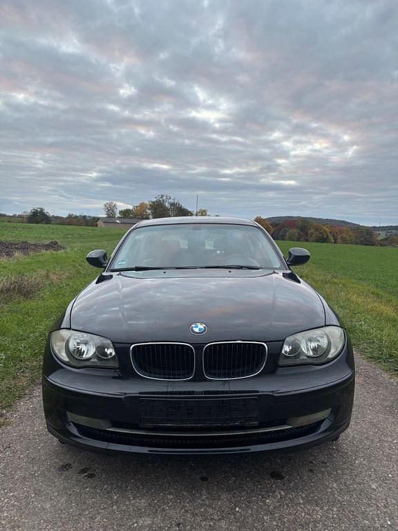 Gebraucht BMW 116 116 PS (85 kW) 2010 Schwarz Kleinwagen