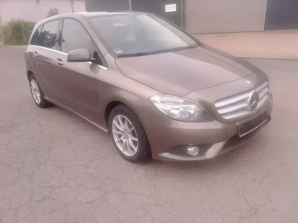Gebraucht Mercedes B220 231 PS (169 kW) 2013 Braun Kleinwagen