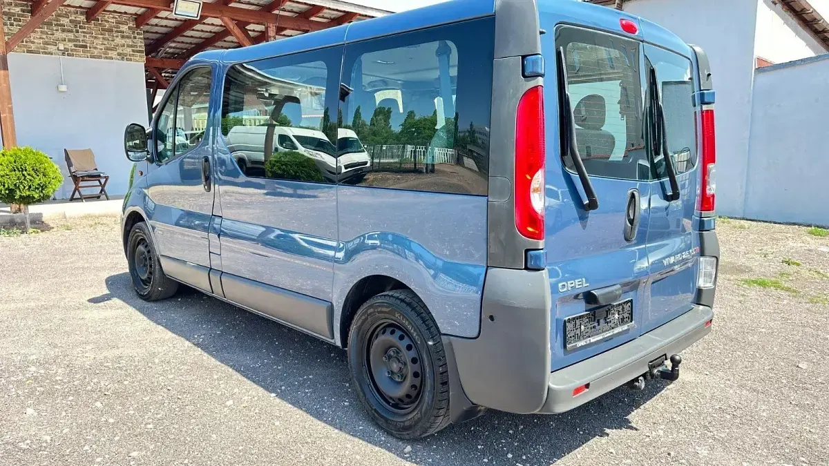 Gebraucht Opel Vivaro 145 PS (106 kW) 2010 Blau Van / Kleinbus