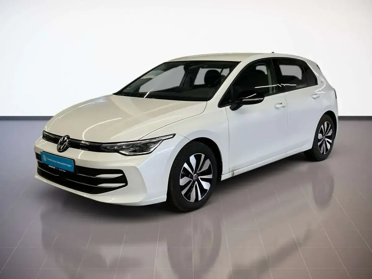 Gebraucht VW Golf VIII Goal 150 PS (110 kW) 2025 Oryxweiß perlmutteffekt Limousine