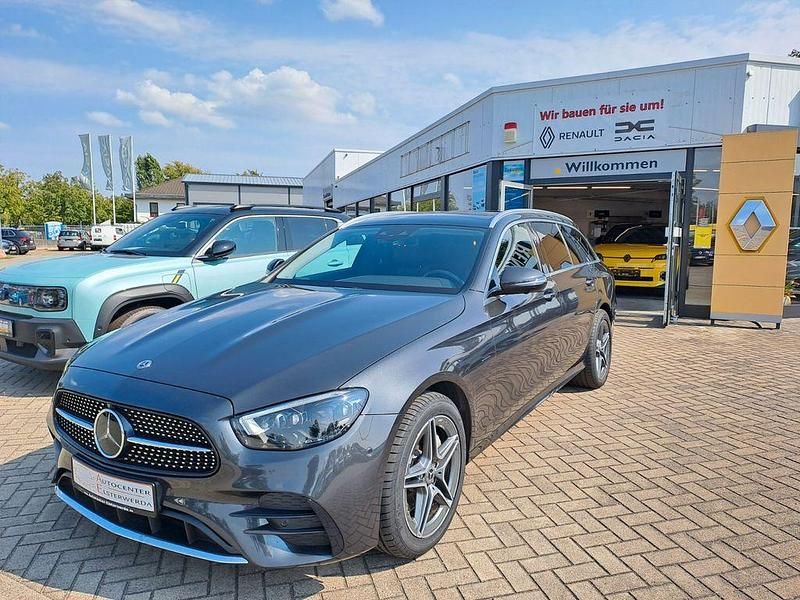 Grau Gebraucht 2021 Mercedes E300 AMG line Kombi | 32.990 € (Fairer Preis) - Bild 1/4