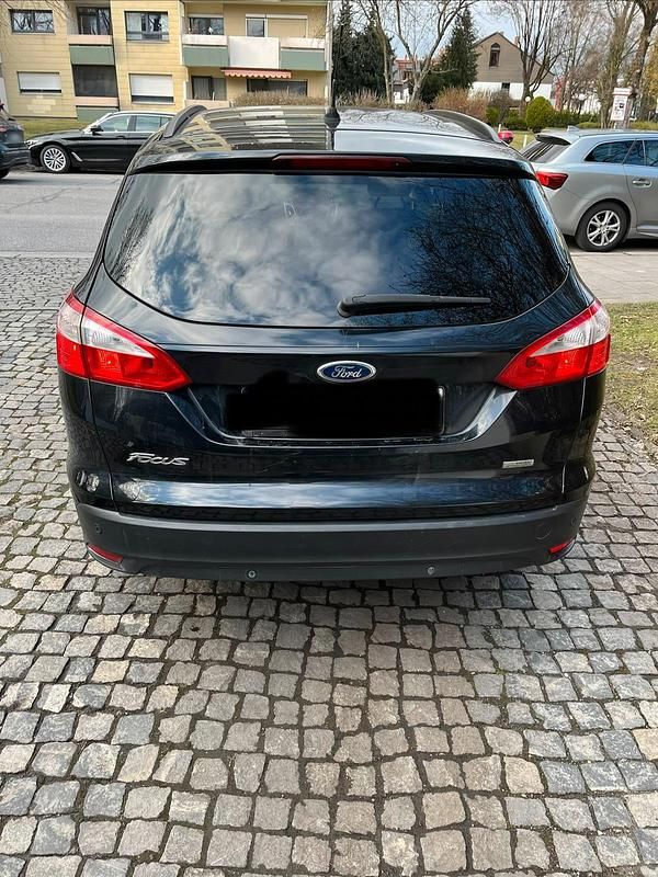 Gebraucht Ford Focus 125 PS (91 kW) 2013 Schwarz Kombi
