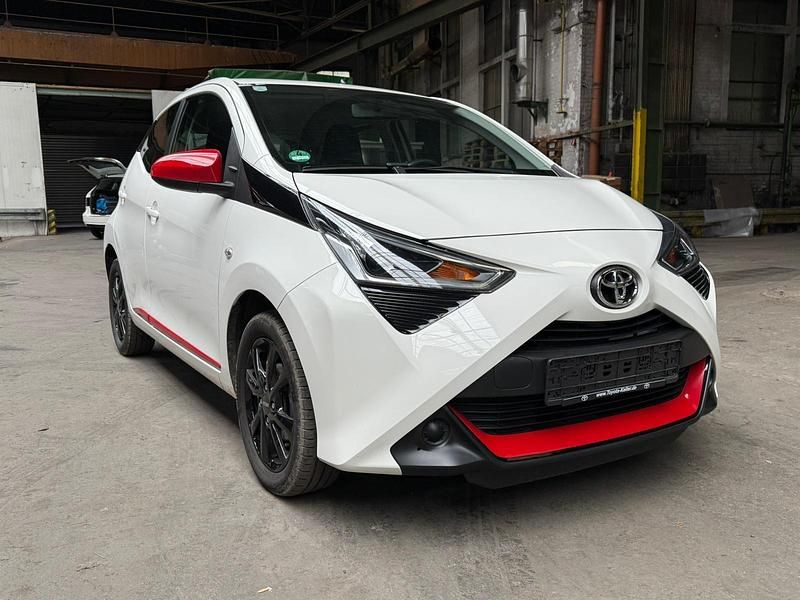 Weiß Gebraucht 2019 Toyota Aygo Kleinwagen | 10.900 € (Etwas zu teuer) - Bild 1/4