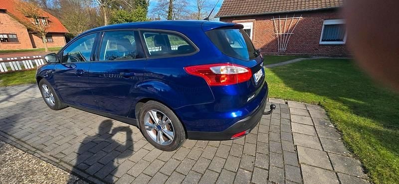 Gebraucht Ford Focus 101 PS (74 kW) 2013 Blau Kombi