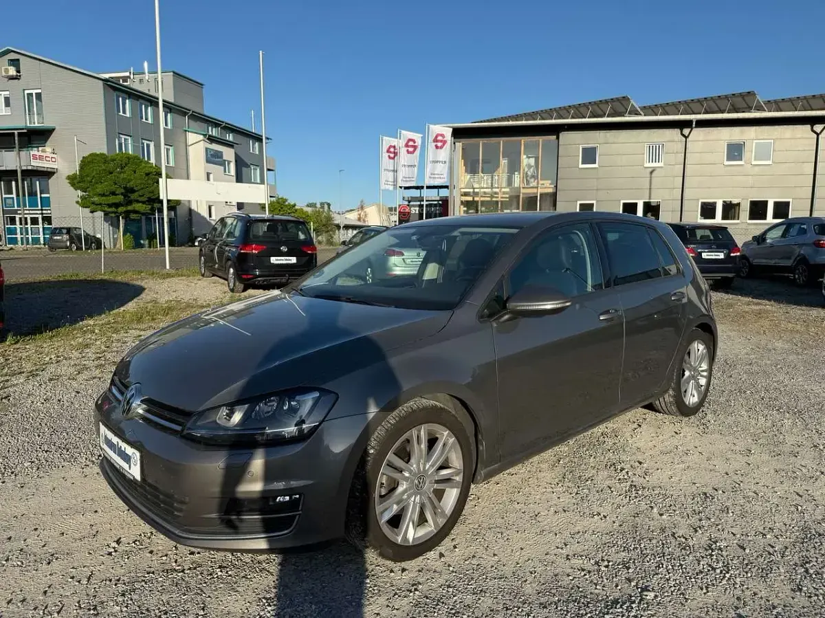 Gebraucht VW Golf VII Highline 140 PS (102 kW) 2013 Limestone grey metallic Kleinwagen