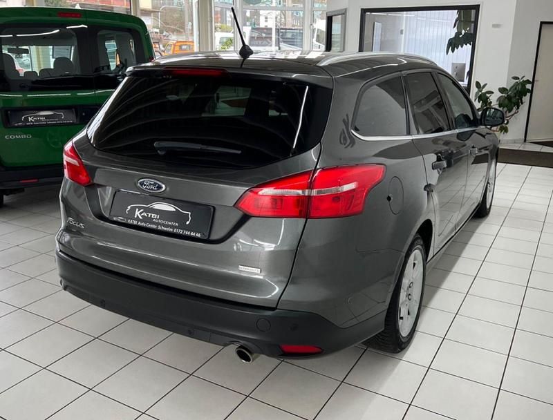 Gebraucht Ford Focus Titanium 150 PS (110 kW) 2018 Grau Kombi
