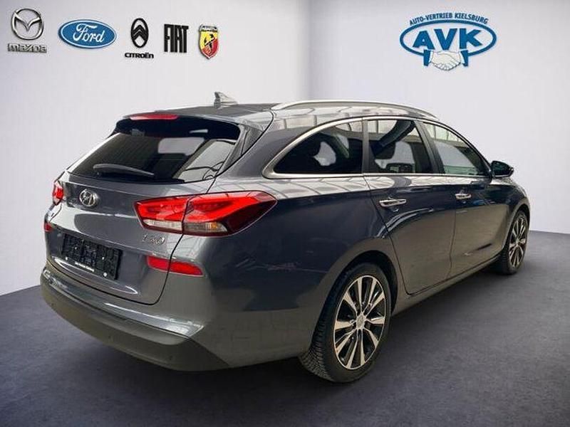 Gebraucht Hyundai i30 Premium 140 PS (102 kW) 2019 Grau Limousine