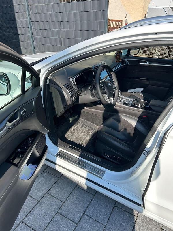 Gebraucht Ford Mondeo Titanium 180 PS (132 kW) 2016 Weiß Kombi