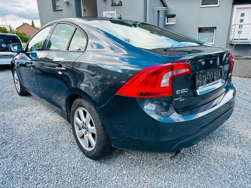 Gebraucht Volvo S60 Kinetic 114 PS (83 kW) 2012 Grau Limousine