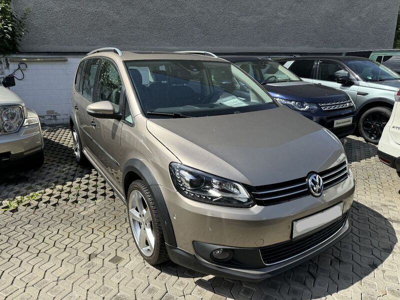 Beige Gebraucht 2014 VW Touran Cross Van / Kleinbus | 13.800 € (Teuer) - Bild 1/4