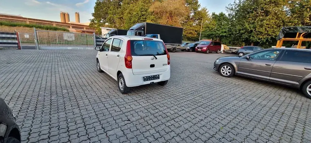 Gebraucht Daihatsu Charade 69 PS (50 kW) 2010 Weiß Limousine