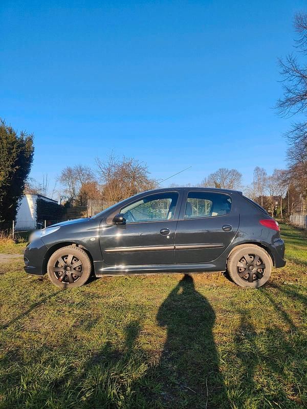 Gebraucht Peugeot 206+ 60 PS (44 kW) 2009 Andere farben Kleinwagen