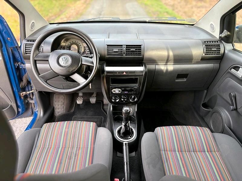 Usado VW Fox 64 HP (47 kW) 2005 Azul Citadino