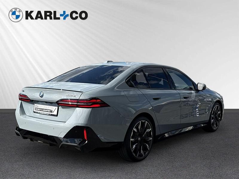 Gebraucht BMW 550e Sport Line 489 PS (359 kW) 2025 Grau Limousine