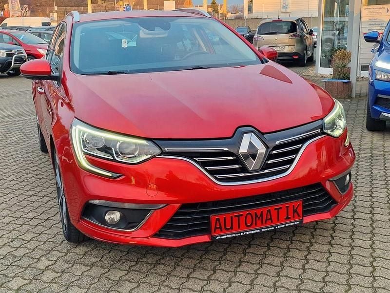 Rot Gebraucht 2017 Renault Mégane IV Intens Limousine | 8.990 € (Fairer Preis) - Bild 1/4