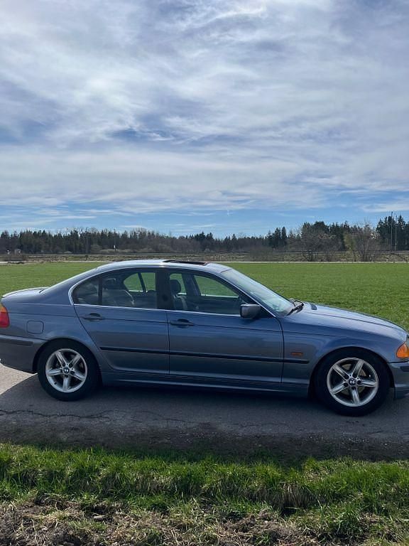 Gebraucht BMW 323 Sport Line 170 PS (125 kW) 1999 Blau Limousine