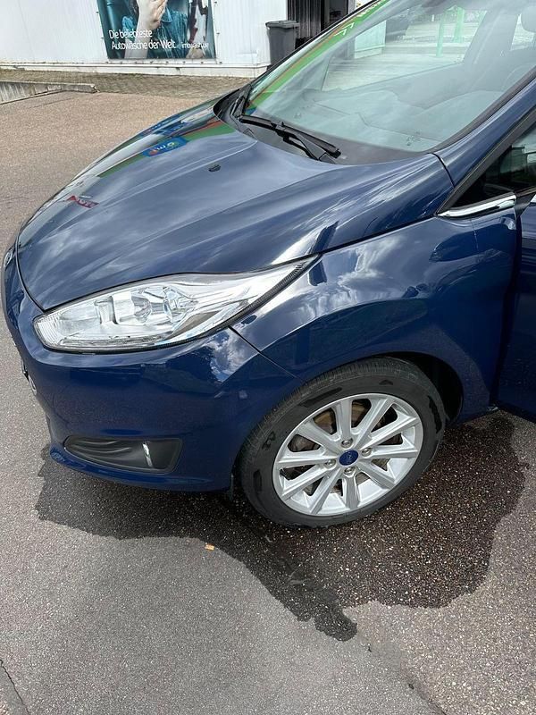 Gebraucht Ford Fiesta SYNC Edition 60 PS (44 kW) 2016 Blau Kleinwagen