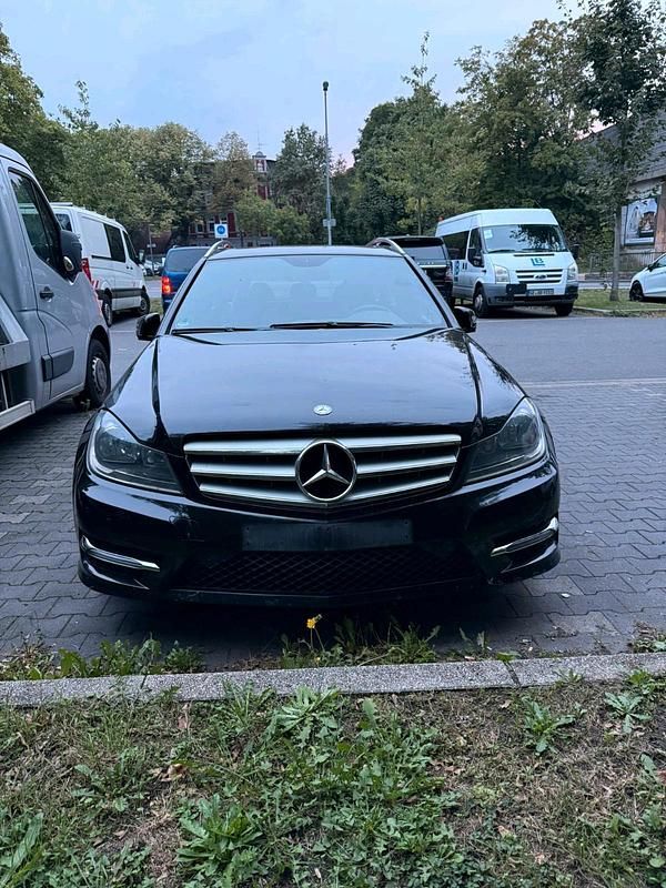 Schwarz Gebraucht 2013 Mercedes C220 Avantgarde Kombi | 4.750 € (Fairer Preis) - Bild 1/4