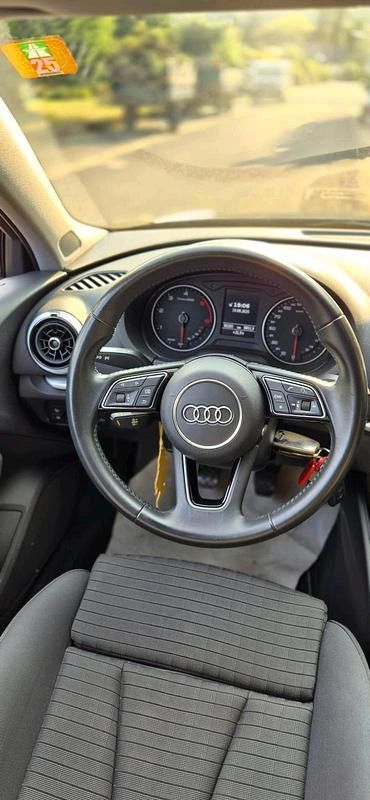 Schwarz Gebraucht 2018 Audi A3 Limousine | 13.800 € - Bild 1/4