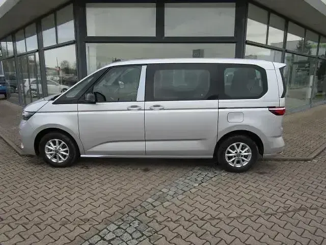 Gebraucht VW Multivan Life 150 PS (110 kW) 2024 Silber Van / Kleinbus