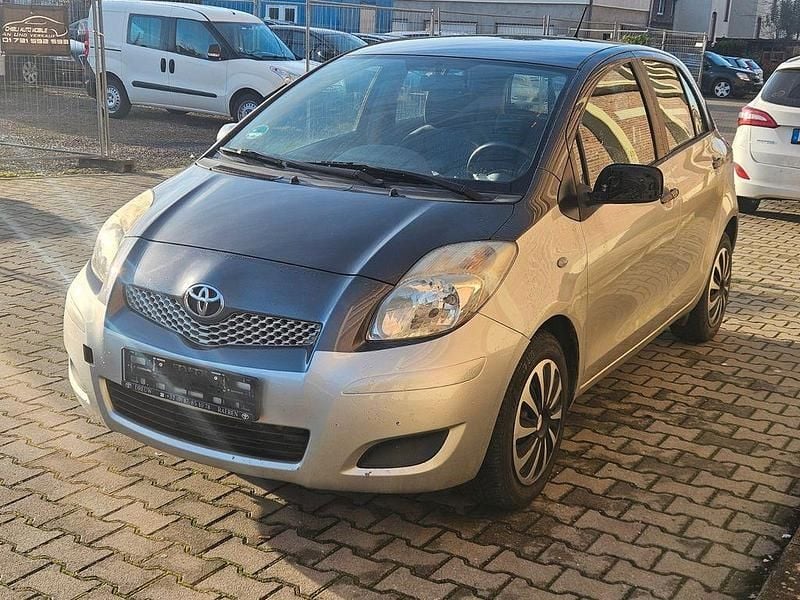 Silber Gebraucht 2009 Toyota Yaris Cool Limousine | 1.850 € (Superpreis) - Bild 1/4