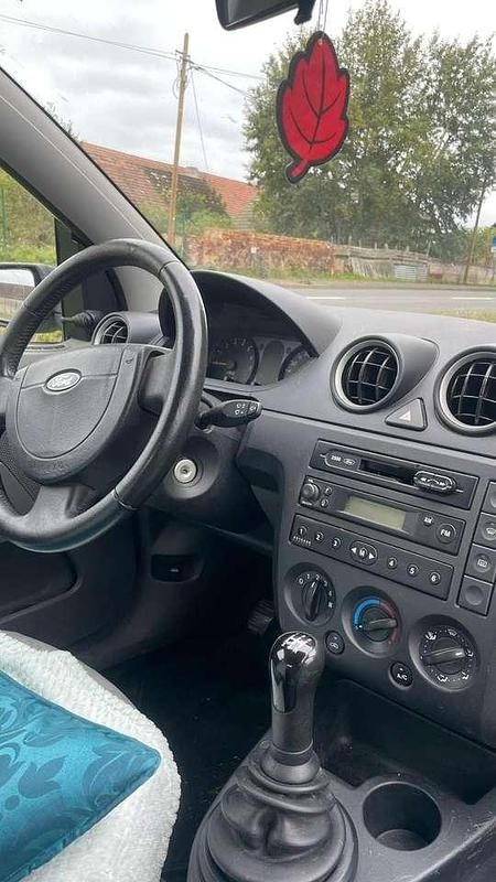 Gebraucht Ford Fiesta 69 PS (50 kW) 2003 Silber Kleinwagen