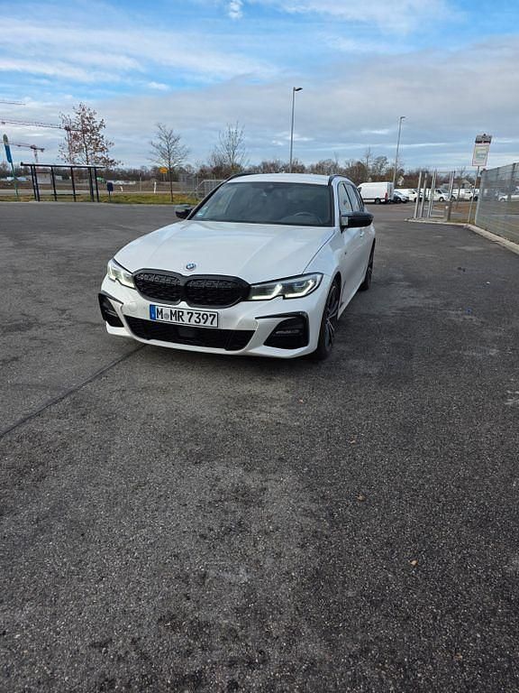 Weiß Gebraucht 2022 BMW 320 M Performance Kombi | 29.900 € (Superpreis) - Bild 1/4