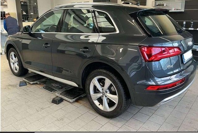 Second-hand Audi Q5 S-Line 190 CP (139 kW) 2019 Gri SUV
