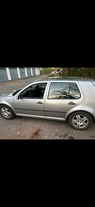Gebraucht VW Golf IV 101 PS (74 kW) 2002 Silber Kleinwagen