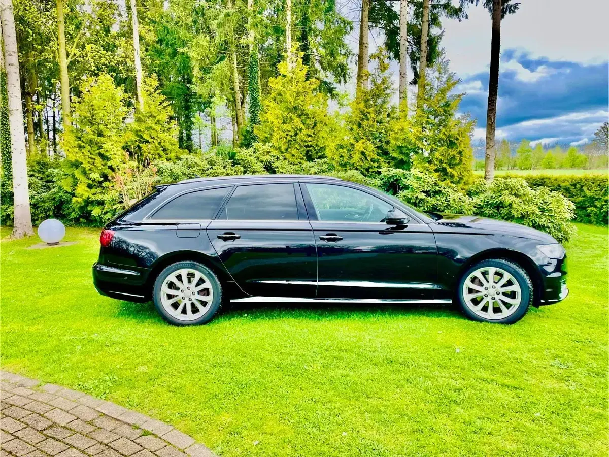 Gebraucht Audi A6 Ambiente 190 PS (139 kW) 2015 Schwarz Kombi