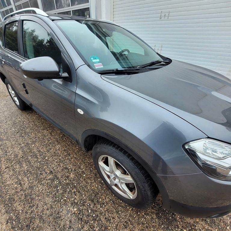 Grau Gebraucht 2013 Nissan Qashqai +2 360º SUV | 6.200 € (Guter Preis) - Bild 1/4