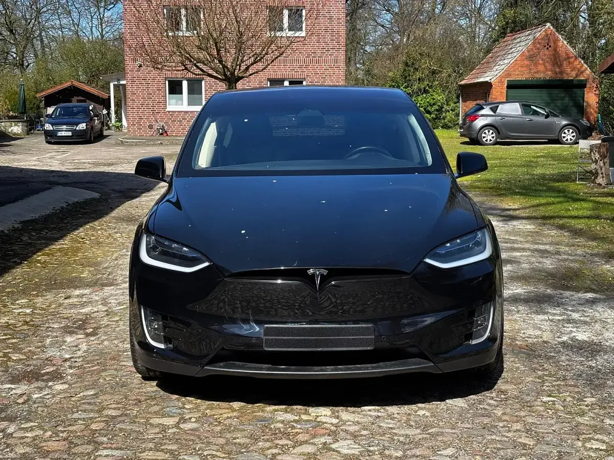 Second-hand Tesla Model X 386 kW (525 CP) 2017 Negru SUV