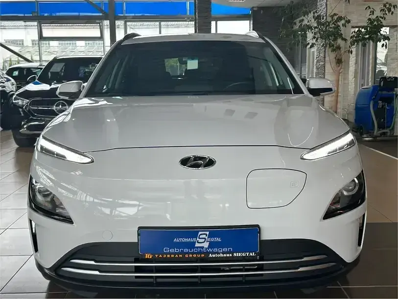 Gebraucht Hyundai Kona Edition 30+ 100 kW (136 PS) 2022 Weiß SUV