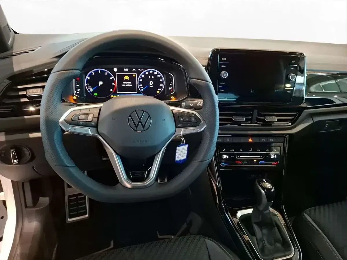 Gebraucht VW T-Roc R-line 150 PS (110 kW) 2025 Pure white uni / schwarz SUV