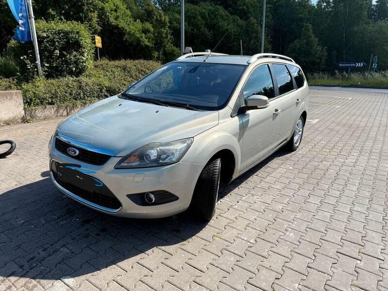 Grau Gebraucht 2009 Ford Focus Titanium Kombi | 2.400 € (Guter Preis) - Bild 1/4