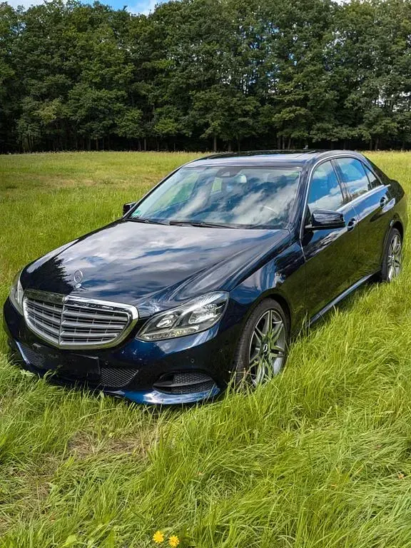 Gebraucht Mercedes E300 204 PS (150 kW) 2013 Blau Limousine