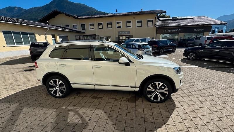 Używany VW Touareg Edition 280 KM (205 kW) 2017 Biały SUV