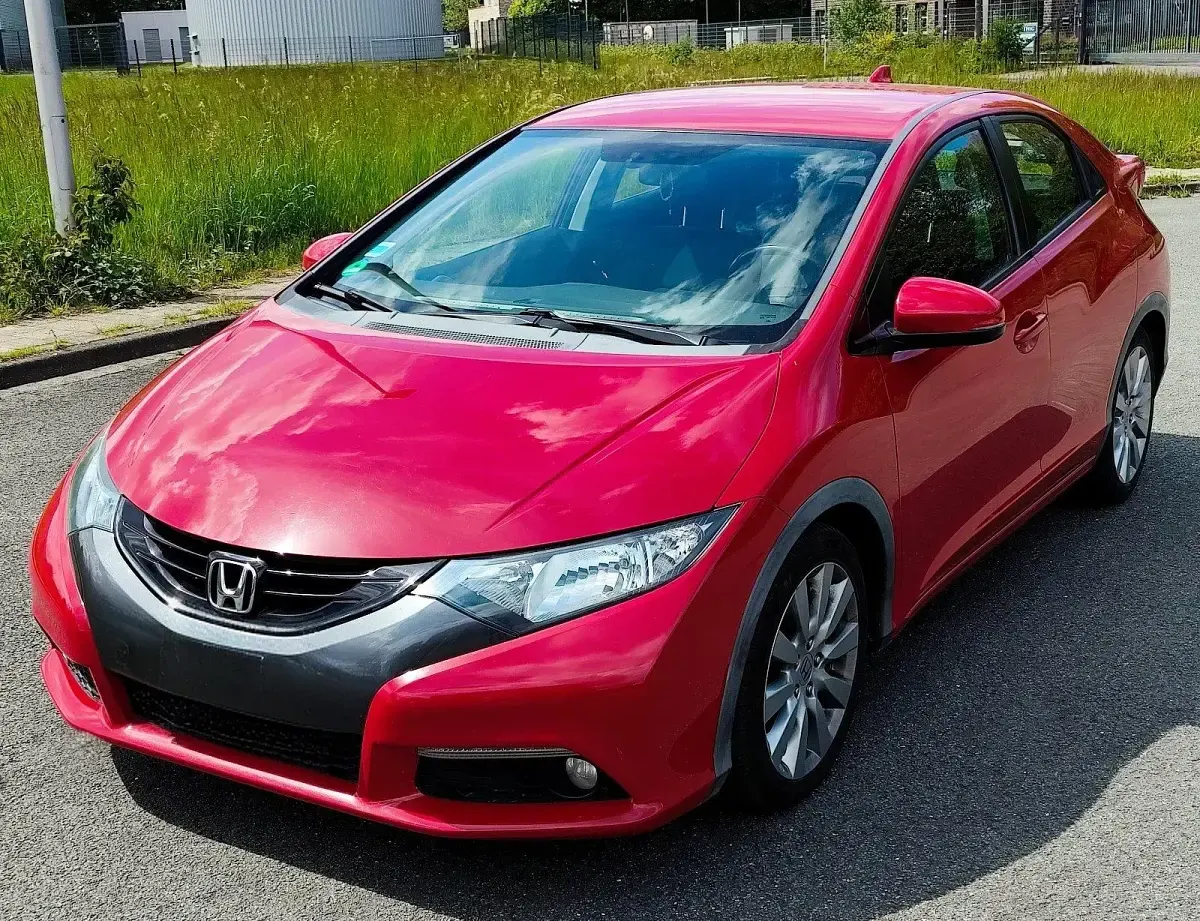 Gebraucht Honda Civic Executive 150 PS (110 kW) 2013 Rot Limousine