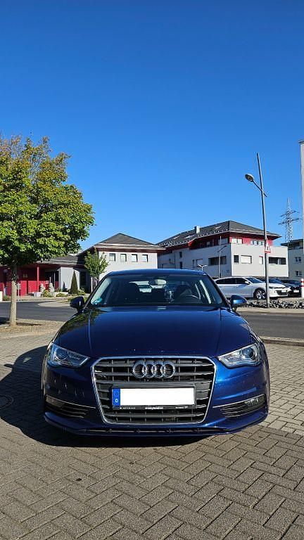 Gebraucht Audi A3 Ambiente 125 PS (91 kW) 2015 Blau Limousine