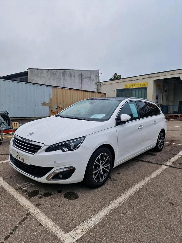 Weiß Gebraucht 2015 Peugeot 308 Allure Kombi | 7.500 € (Guter Preis) - Bild 1/4
