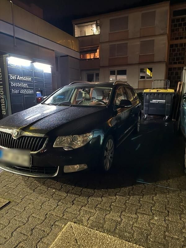 Gebraucht Skoda Superb Active 200 PS (147 kW) 2011 Schwarz Kombi