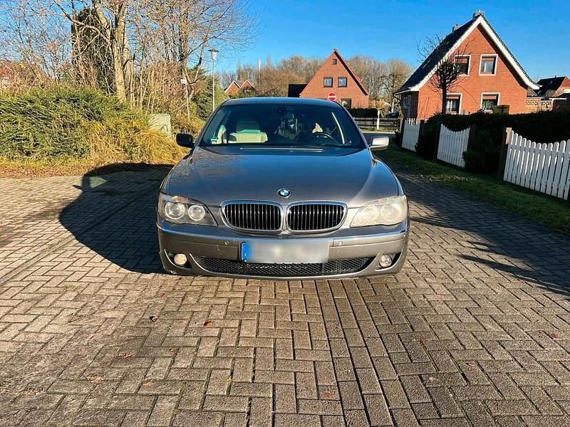 Gebraucht BMW 750 367 PS (269 kW) 2006 Grau Limousine